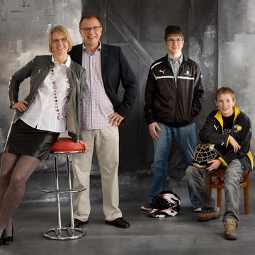 Gruppenaufnahme mit Unihockey Requisitten